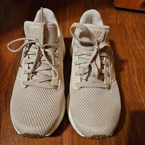 Womens New Balance size 8 W